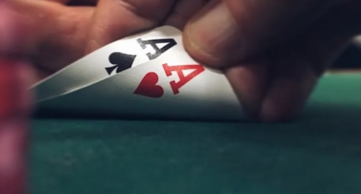 德扑策略：拿到强牌应该如何游戏？激进还是慢打？